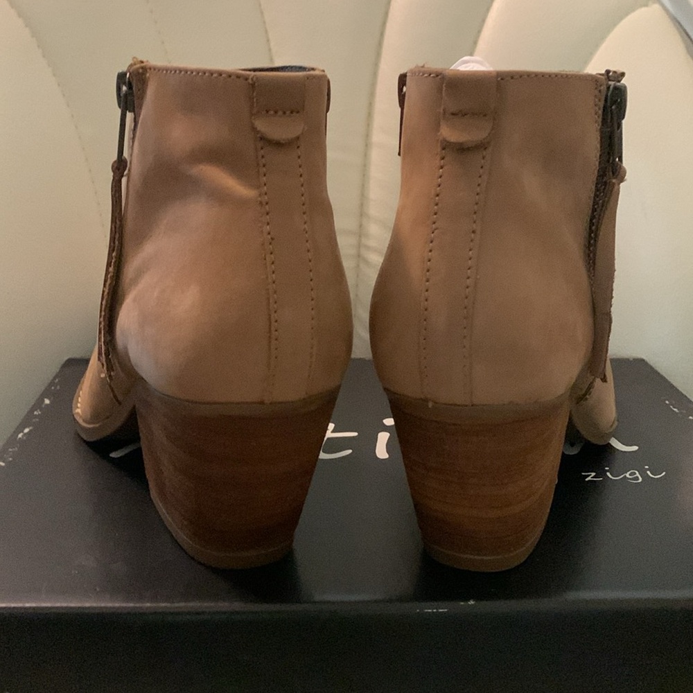 Artisan by Zigi Women's Leather Tan Ankle Boots - Picture 5 of 12